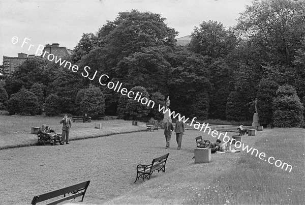 IVEAGH GARDENS WITH STUDENTS